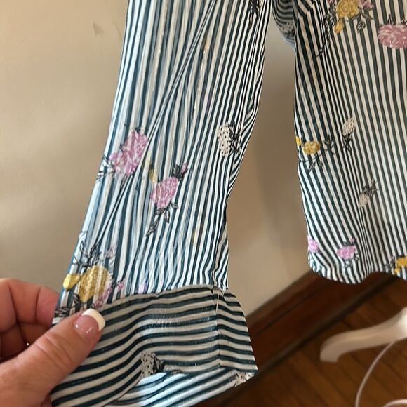 Torrid green white striped floral long sleeve sheer blouse Size 00 - Picture 5 of 10